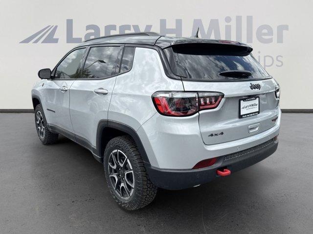 new 2025 Jeep Compass car, priced at $33,262