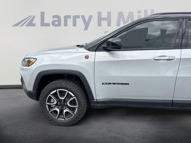 new 2025 Jeep Compass car, priced at $33,262