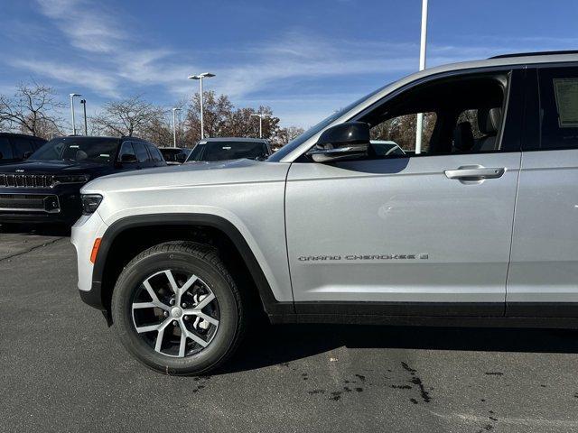 new 2025 Jeep Grand Cherokee car, priced at $44,773