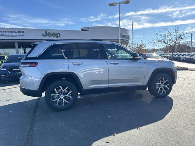 new 2025 Jeep Grand Cherokee car, priced at $44,773