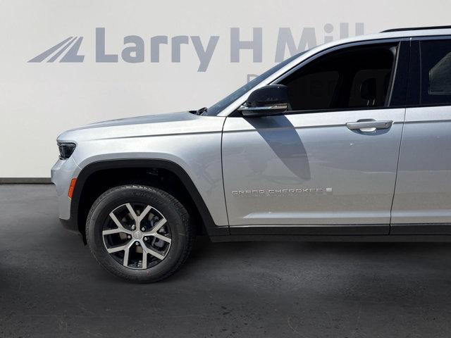 new 2025 Jeep Grand Cherokee car, priced at $43,997