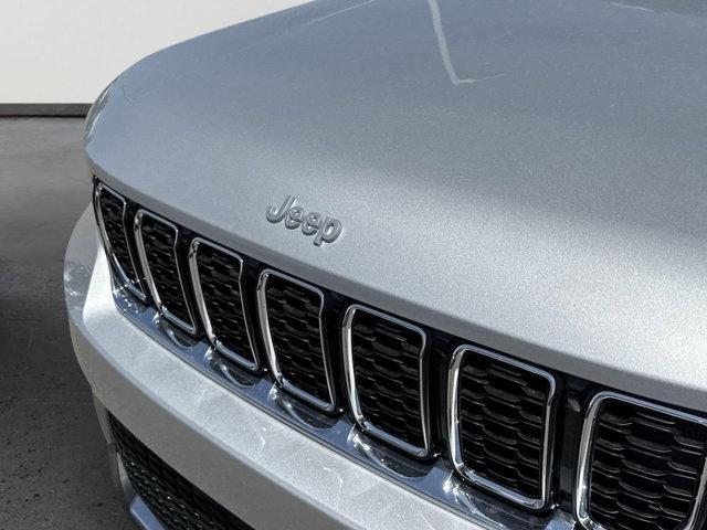new 2025 Jeep Grand Cherokee car, priced at $43,997