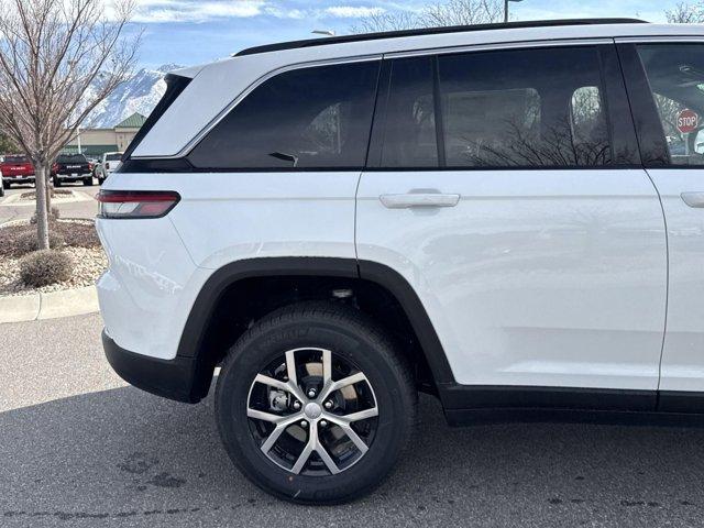 new 2025 Jeep Grand Cherokee car, priced at $43,236