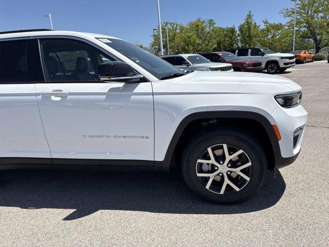 new 2025 Jeep Grand Cherokee car, priced at $43,402