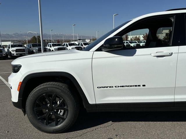 new 2025 Jeep Grand Cherokee car, priced at $45,430