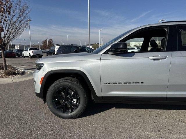 new 2025 Jeep Grand Cherokee car, priced at $42,614