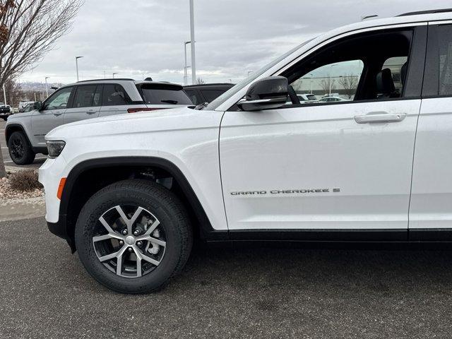 new 2025 Jeep Grand Cherokee car, priced at $44,237