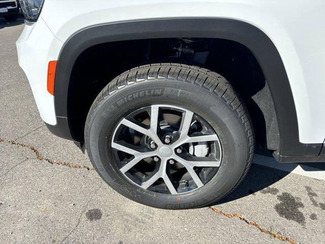 new 2025 Jeep Grand Cherokee car, priced at $46,195