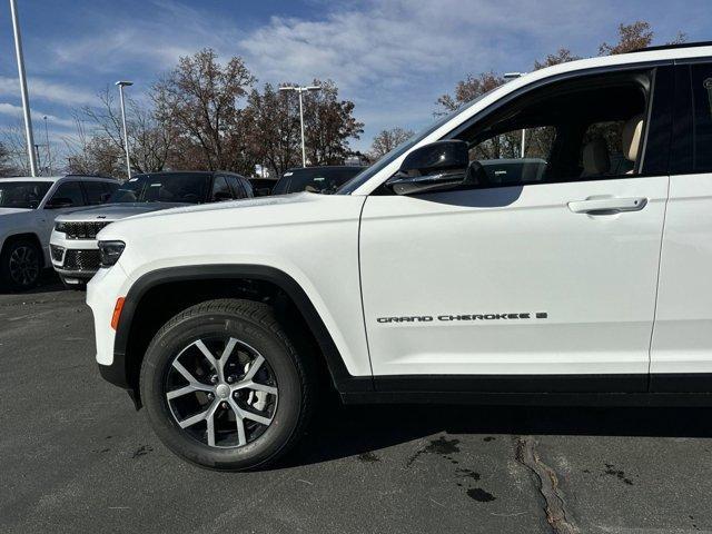 new 2025 Jeep Grand Cherokee car, priced at $43,237