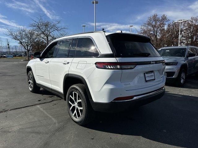 new 2025 Jeep Grand Cherokee car, priced at $45,195