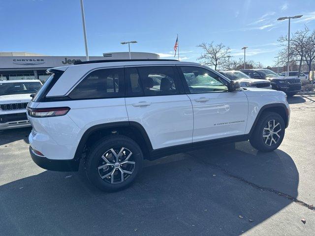 new 2025 Jeep Grand Cherokee car, priced at $45,195