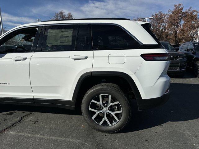 new 2025 Jeep Grand Cherokee car, priced at $45,195