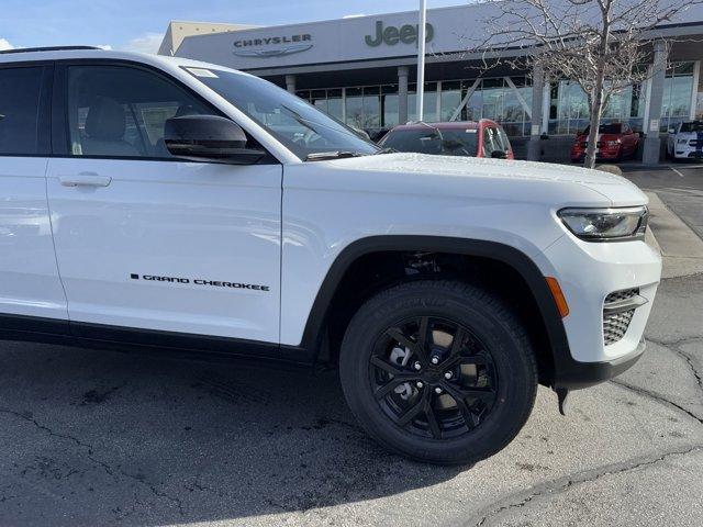 new 2025 Jeep Grand Cherokee car, priced at $43,578