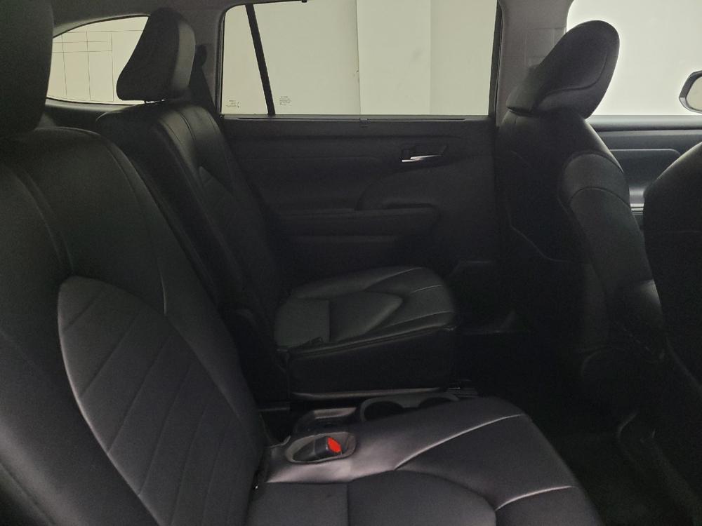 used 2022 Toyota Highlander car, priced at $31,595