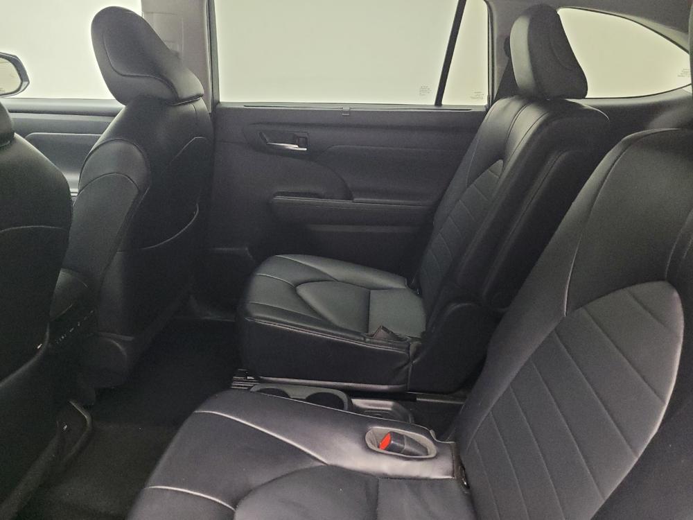 used 2022 Toyota Highlander car, priced at $31,595