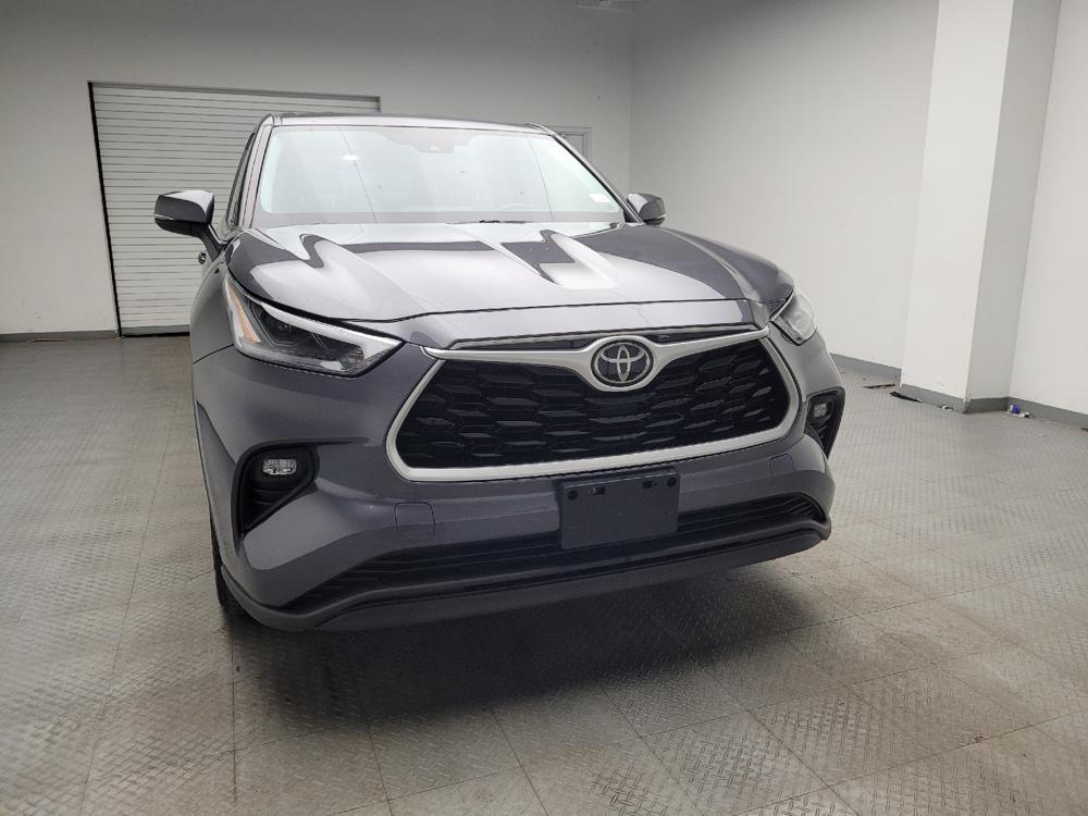 used 2021 Toyota Highlander car, priced at $27,395