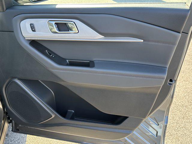 new 2025 Ford Explorer car