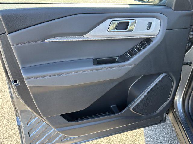 new 2025 Ford Explorer car