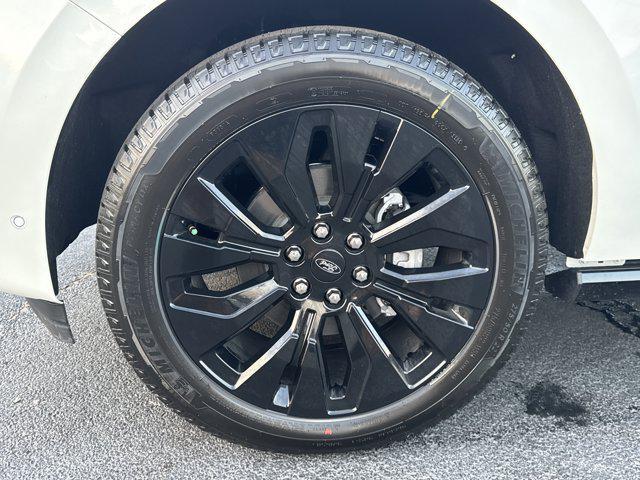 new 2025 Ford Expedition car, priced at $80,742