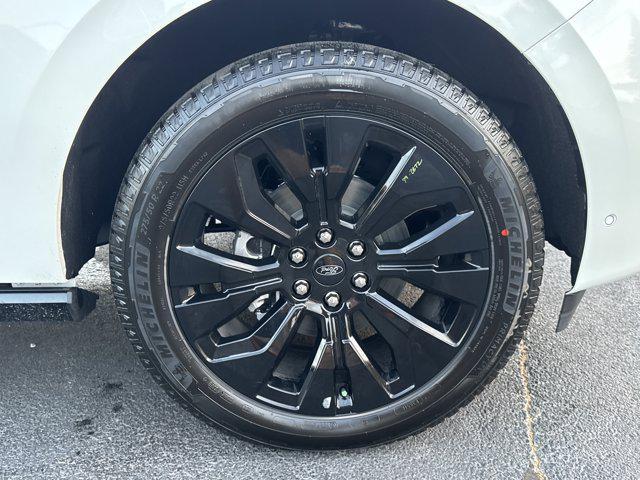 new 2025 Ford Expedition car, priced at $80,742