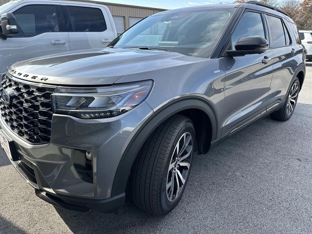 used 2025 Ford Explorer car, priced at $41,071