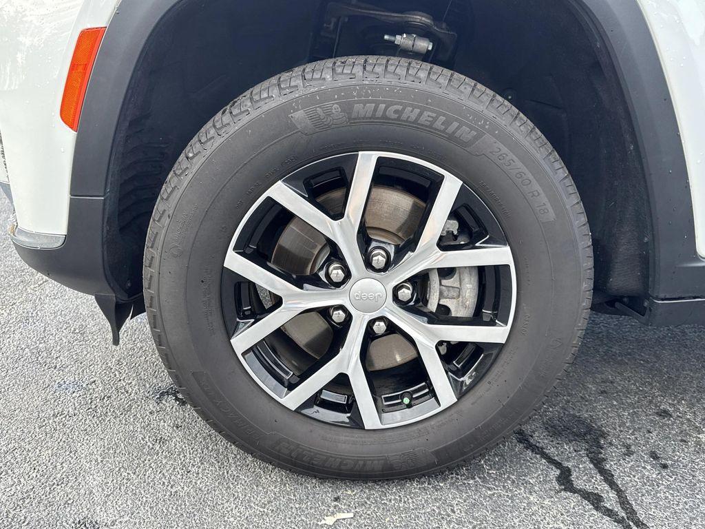 used 2024 Jeep Grand Cherokee L car, priced at $29,903