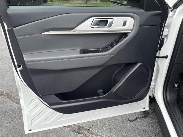 new 2025 Ford Explorer car, priced at $40,860