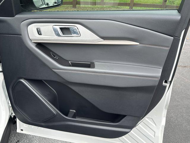 new 2025 Ford Explorer car, priced at $40,860