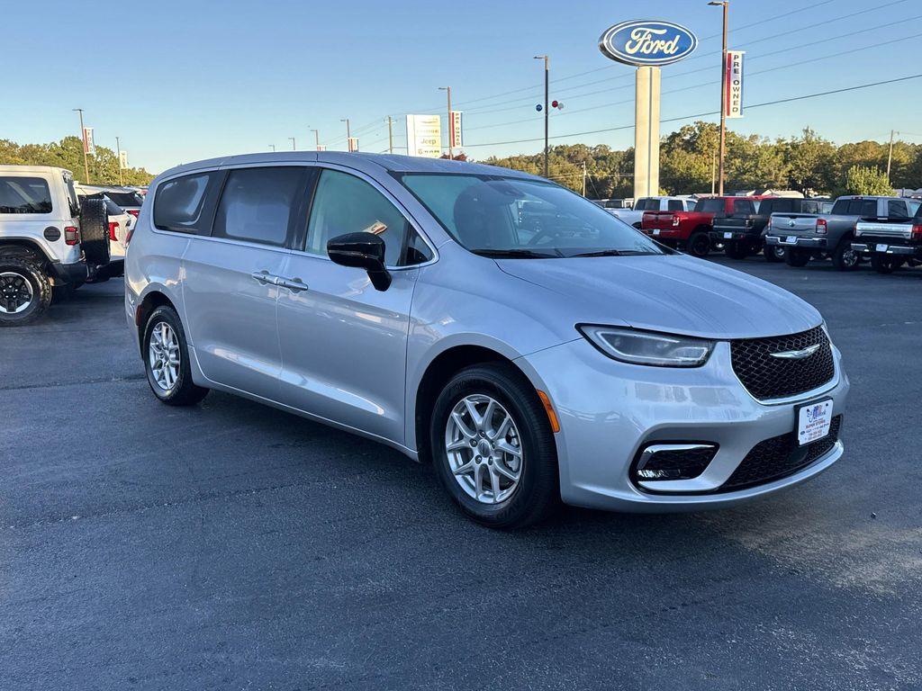 used 2024 Chrysler Pacifica car, priced at $26,932