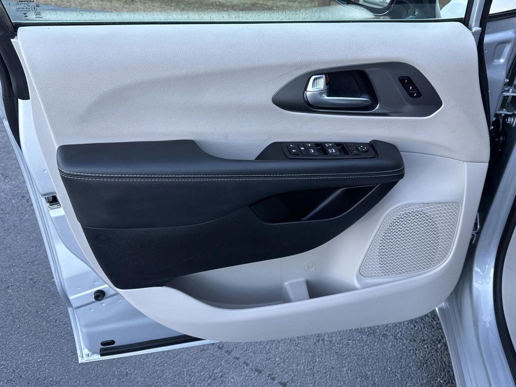 used 2024 Chrysler Pacifica car, priced at $26,932