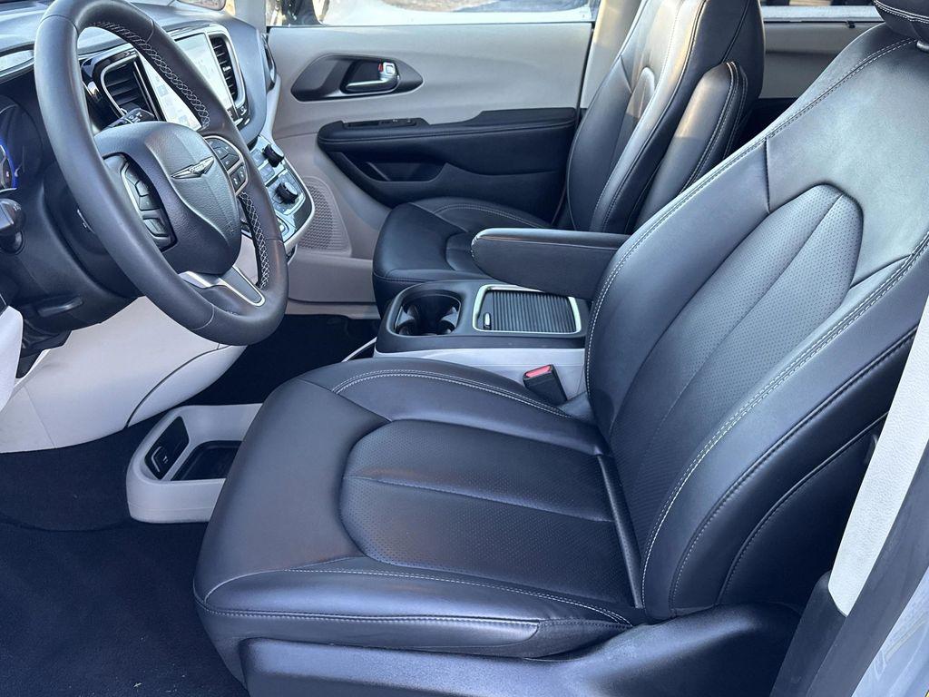 used 2024 Chrysler Pacifica car, priced at $26,932