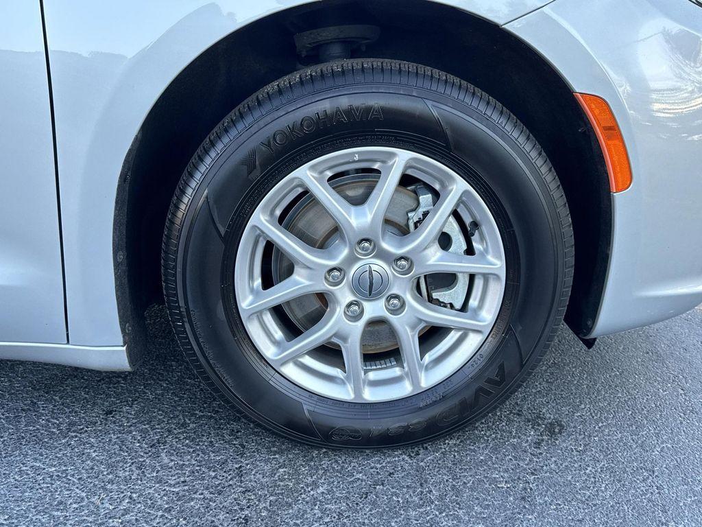 used 2024 Chrysler Pacifica car, priced at $26,932