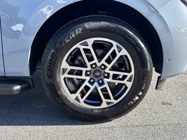 new 2025 Ford Expedition car, priced at $68,024