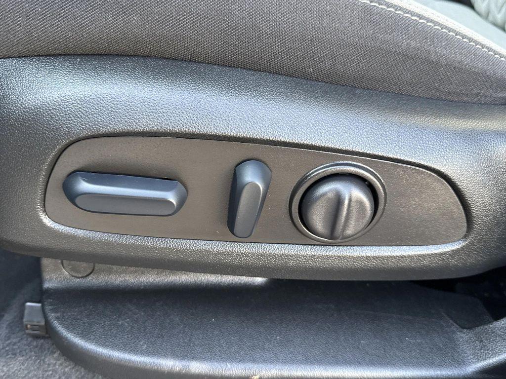 used 2023 Chevrolet Equinox car, priced at $19,644