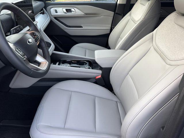 new 2025 Ford Explorer car, priced at $40,223