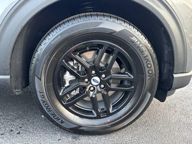 new 2025 Ford Explorer car, priced at $40,223