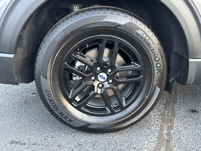 new 2025 Ford Explorer car, priced at $40,223