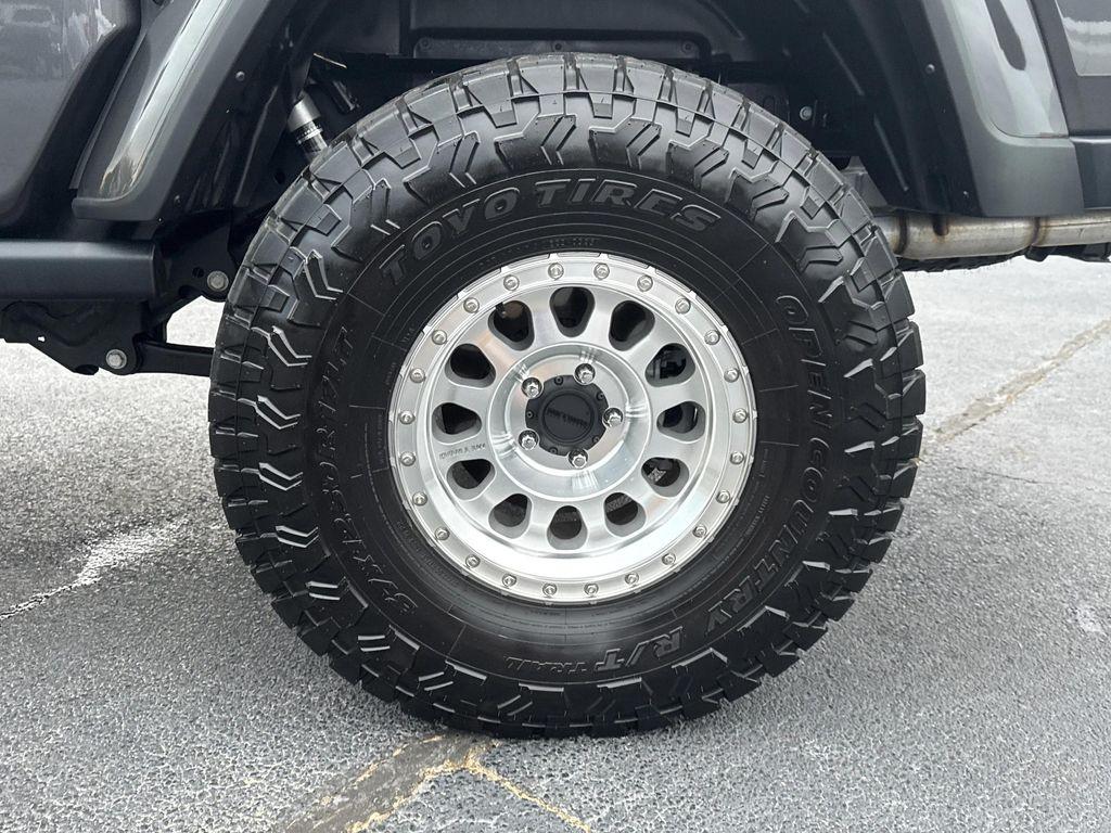 used 2024 Jeep Gladiator car, priced at $43,442