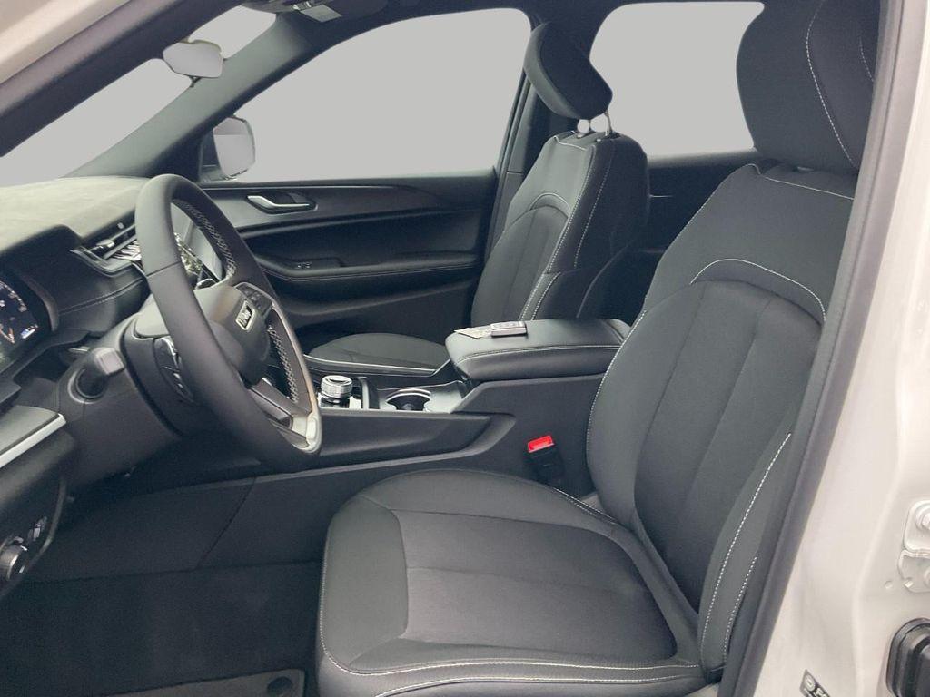 new 2025 Jeep Grand Cherokee car, priced at $38,831