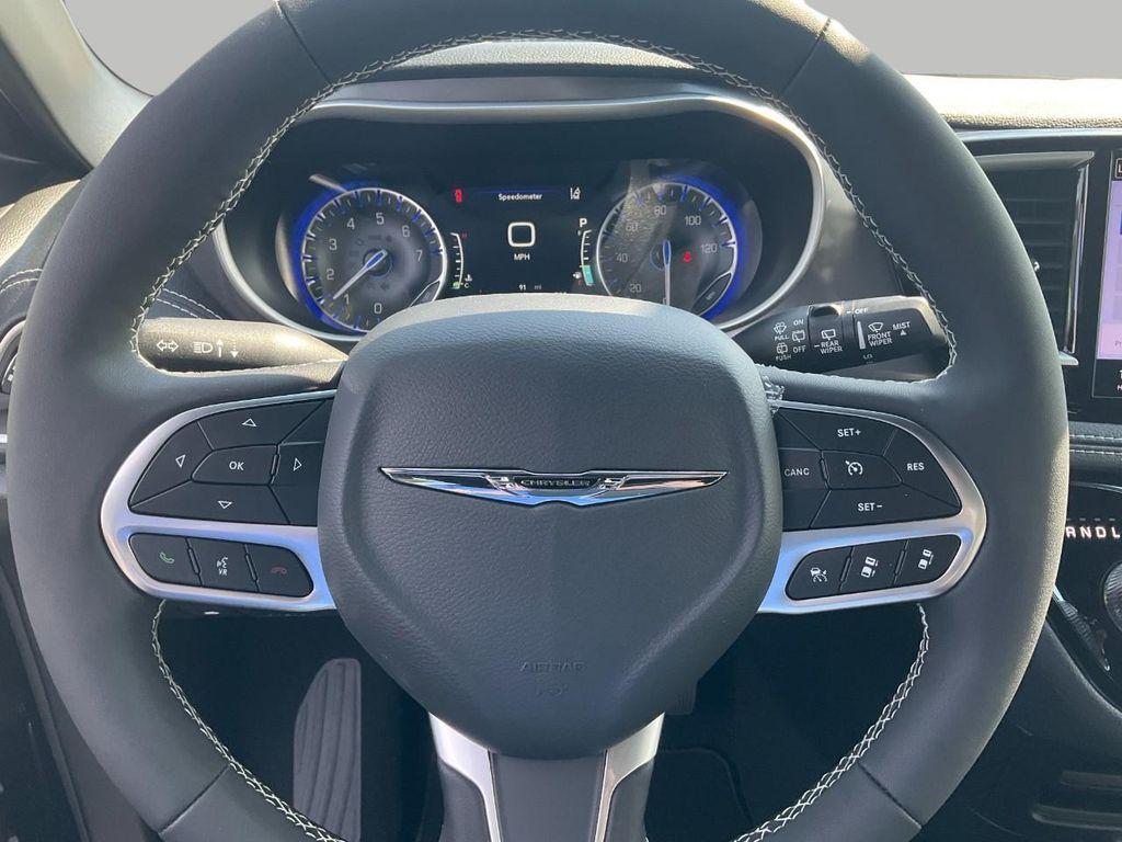 new 2025 Chrysler Pacifica car, priced at $40,674