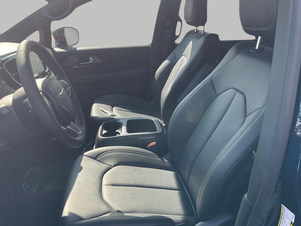 new 2025 Chrysler Pacifica car, priced at $40,674
