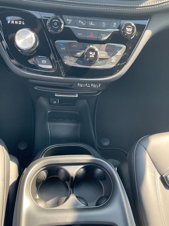new 2025 Chrysler Pacifica car, priced at $40,674