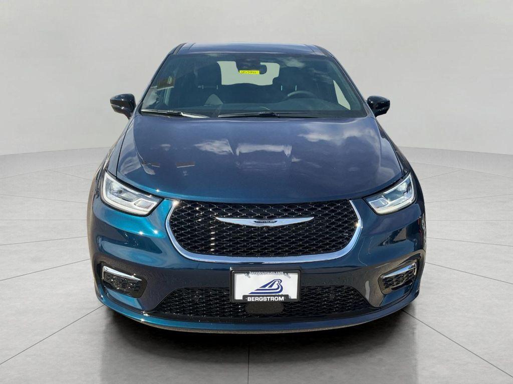 new 2025 Chrysler Pacifica car, priced at $40,674