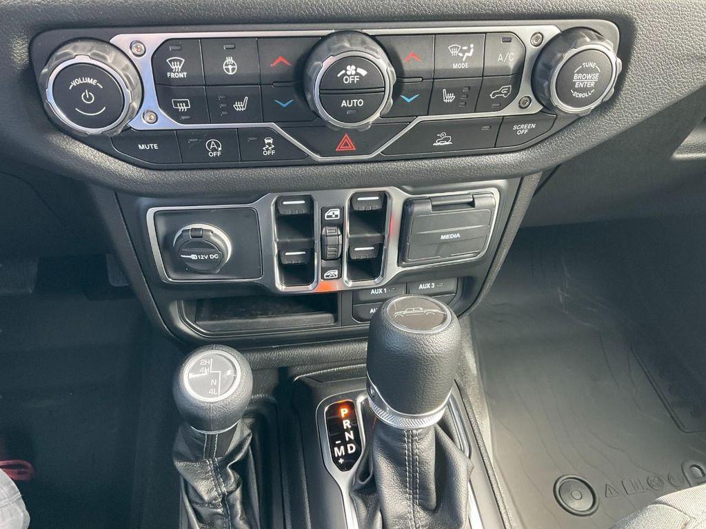 new 2025 Jeep Gladiator car, priced at $45,565