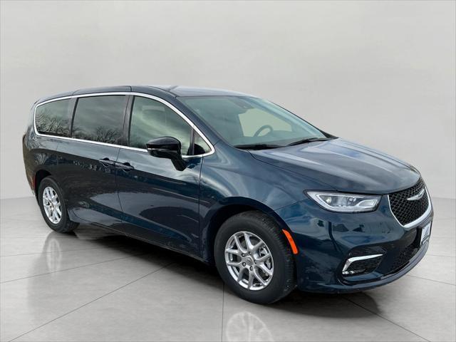 new 2025 Chrysler Pacifica car, priced at $39,873