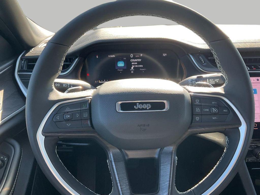 new 2025 Jeep Grand Cherokee car, priced at $48,221