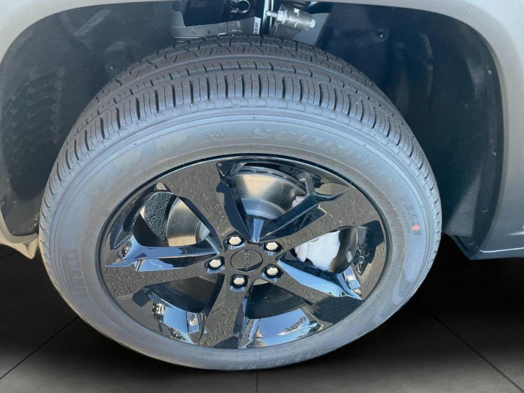 new 2025 Jeep Grand Cherokee car, priced at $48,221