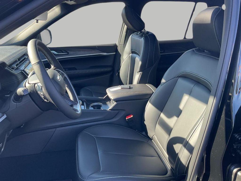 new 2025 Jeep Grand Cherokee car, priced at $48,221