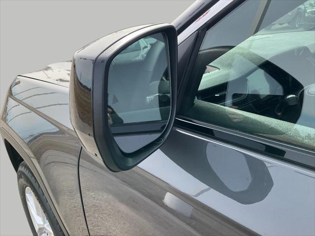 new 2025 Jeep Grand Cherokee car, priced at $40,672