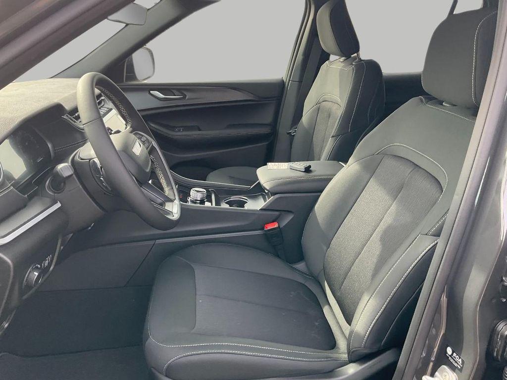new 2025 Jeep Grand Cherokee car, priced at $39,425